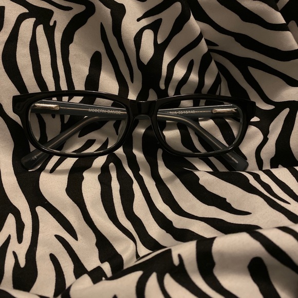 Olive green inside frames - Picture 2 of 3